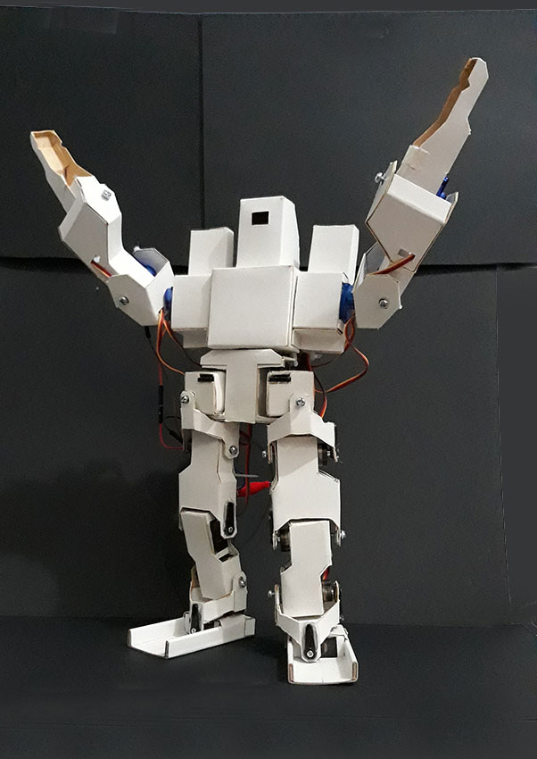 yachaq robot creado por Carlos Nina Ochoa